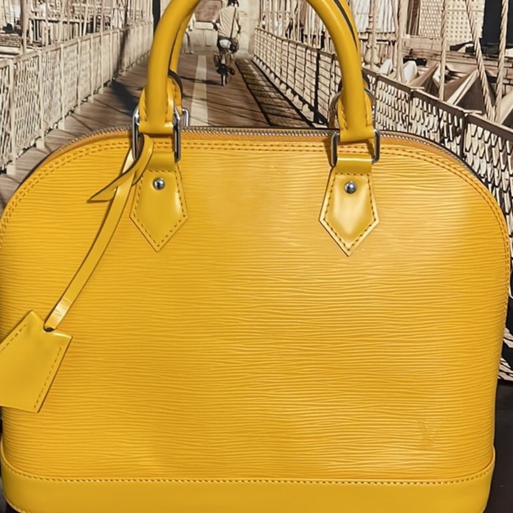 Louis Vuitton Epi Leather Alma PM Bag SALE FIRM